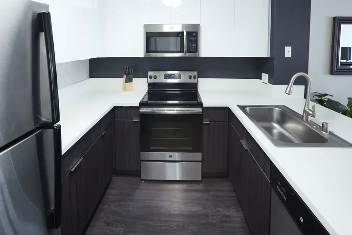 $1400 : 1bed and 1bath for rent image 2