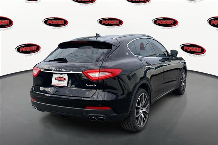 $25995 : Used 2017 Levante S 3.0L for image 4