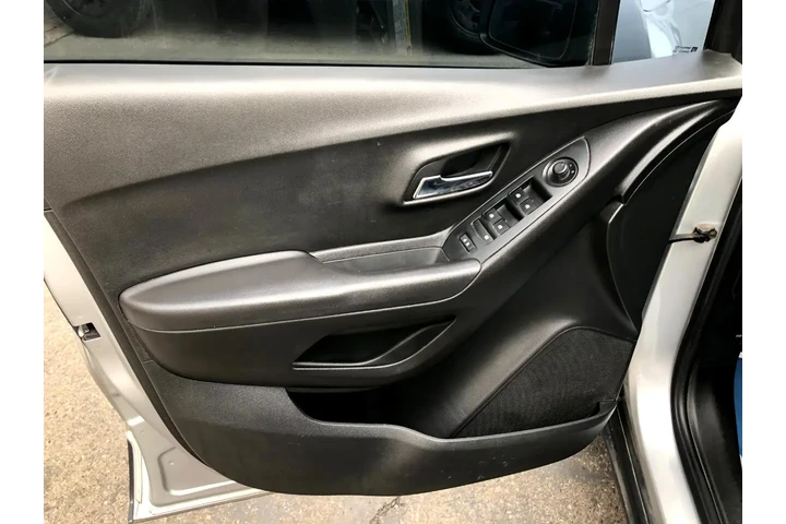 $9990 : 2018 Trax LS AWD image 9