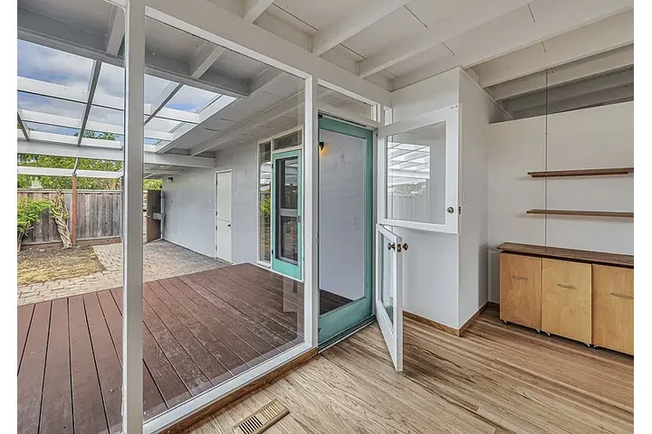 $2400 : AVAILABLE  IN MOUNTAIN VIEW CA image 5