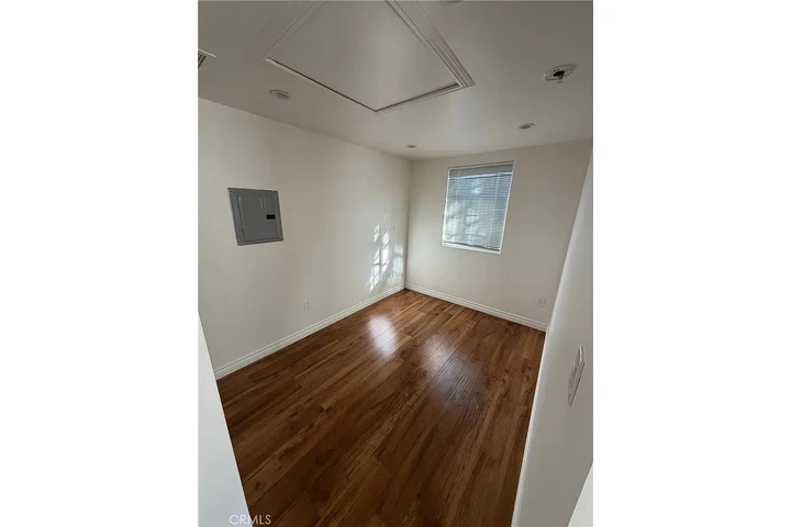 $1100 : 1BR Apartment for Rent – Los A image 6