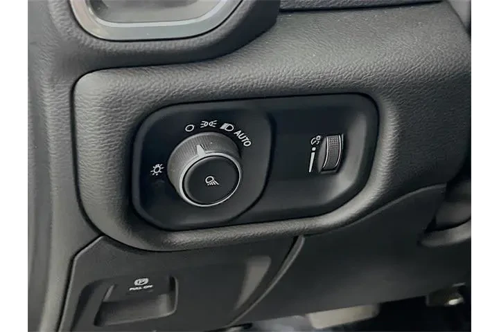 $35800 : Ram 1500 2024 4x2 Laramie 4d image 10