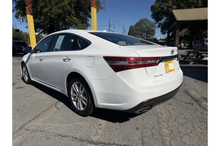 2015 Avalon XLE image 4