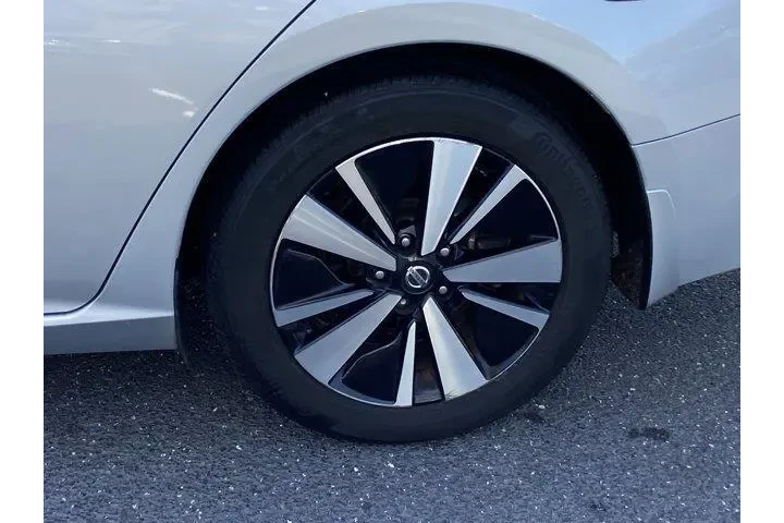 $14495 : Nissan Altima 2021 2.5 SV 4d image 9