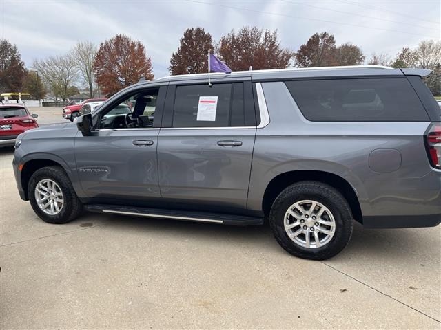 $59895 : 2021 Suburban LT SUV V-8 cyl image 4