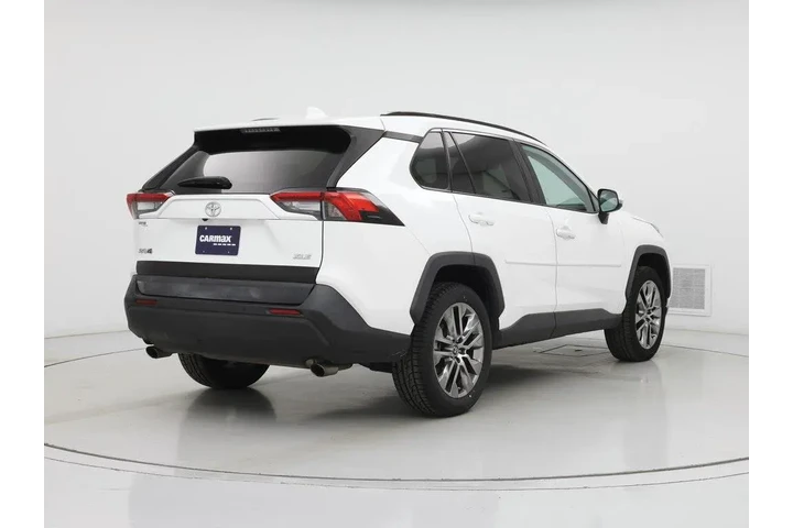 $24998 : Toyota RAV4 2020 XLE Premium image 8