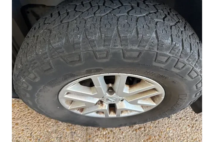 $9887 : Nissan Frontier 2014 4x4 SV image 2