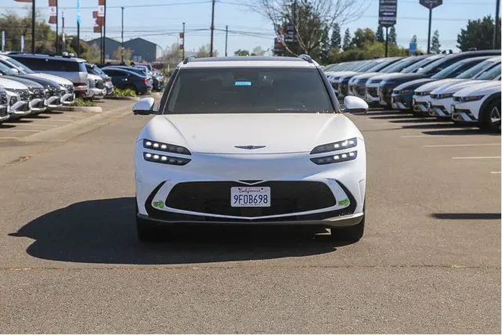 $35492 : Genesis GV60 2023 AWD Perfor image 7