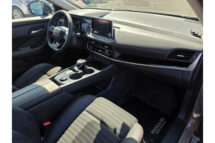 $32332 : Nissan Rogue 2025 AWD Rock C image 10