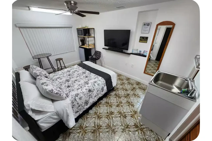 $1200 : 1 Bedroom 1 Bathroom AMOBLADO image 5