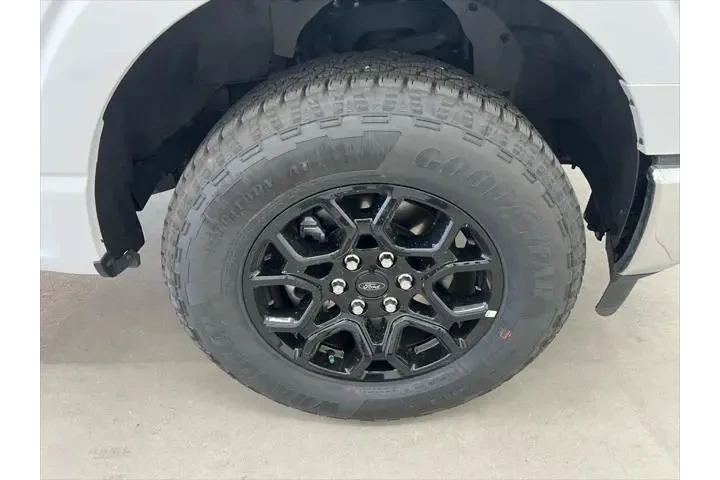$38990 : Ford F-150 2023 4x4 XLT 4dr image 9