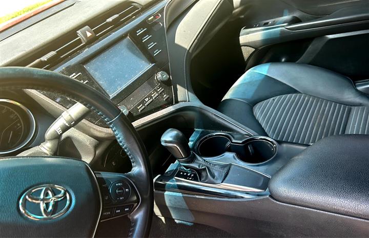 2019 Camry XLE image 9