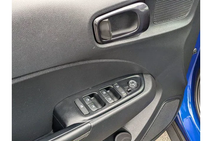 $18777 : Hyundai VENUE 2023 Limited 4 image 9