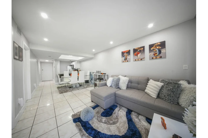 $2100 : Apartamento 2/1 For Rent image 2