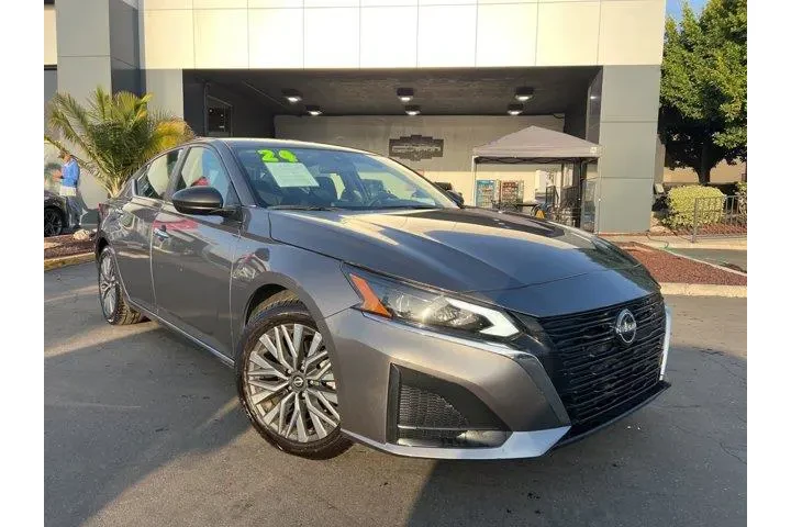 $17981 : Nissan Altima 2024 2.5 SV 4d image 1