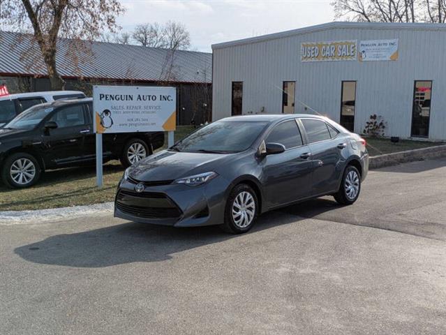 $9990 : 2018 Corolla LE image 2