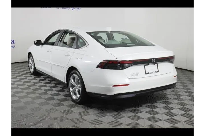 $25875 : Honda Accord 2023 LX 4dr Sed image 5