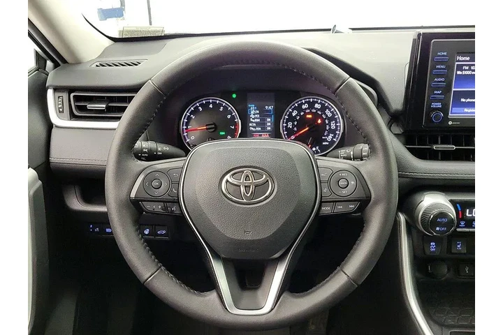 $31998 : Toyota RAV4 2022 XLE Premium image 10
