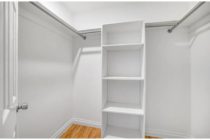 $1950 : 2 Bedroom Apt in Koreatown, LA image 9