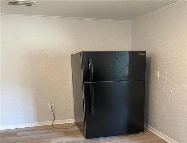 $180000 : New appliances Living/dining image 3