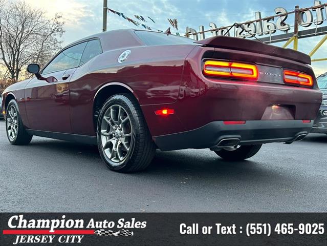 Used 2017 Challenger GT Coupe image 8