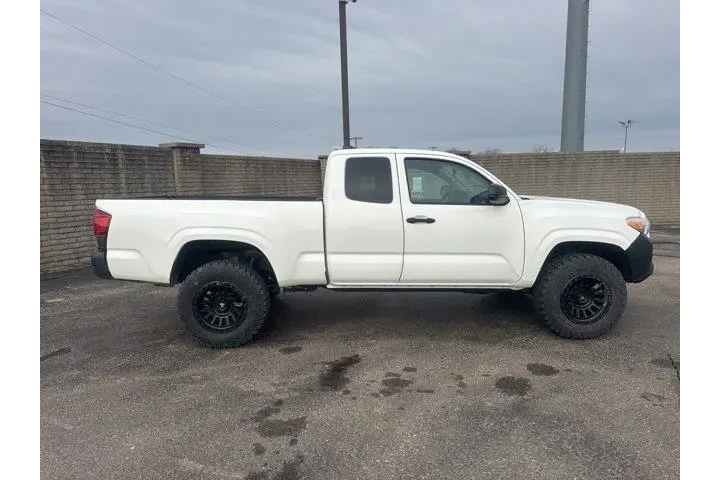 $24982 : Toyota Tacoma 2021 4x2 SR 4d image 8