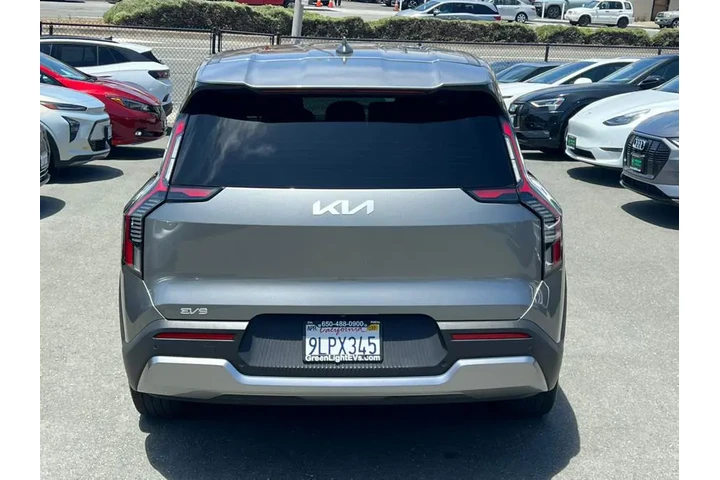 $35200 : 2024 EV9 Light Standard RWD image 6
