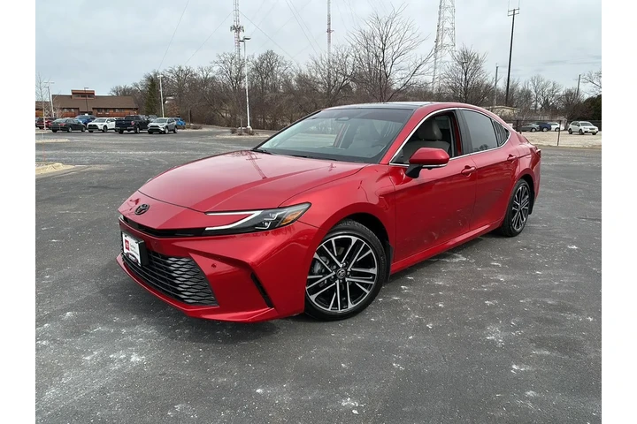 $36653 : 2025 Camry XLE image 1