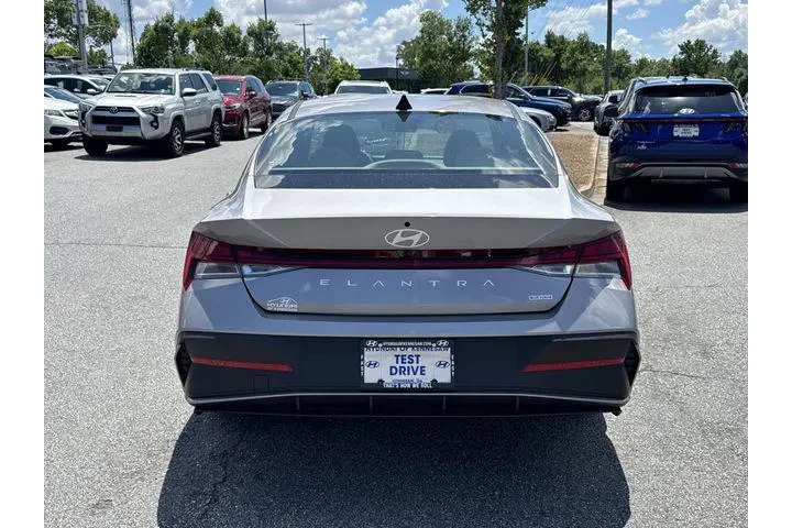 $24909 : Hyundai ELANTRA Hybrid 2025 image 6