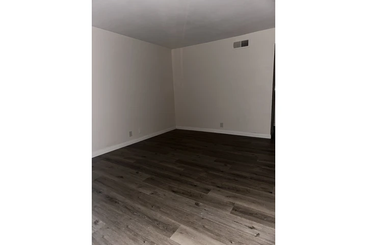 $2795 : apartment for ren image 3