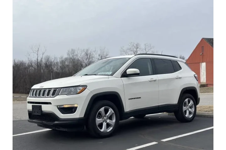 $8999 : 2020 Compass Latitude image 2