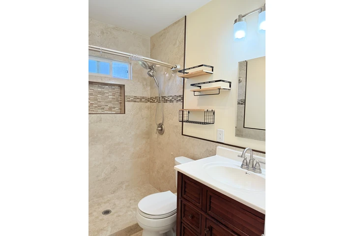 $1350 : Santa Fe Springs 1bed 1bath image 3