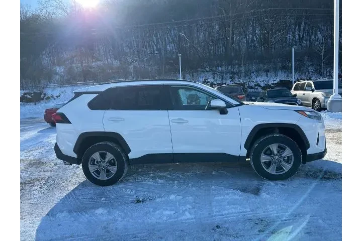$31995 : Toyota RAV4 2025 AWD XLE 4dr image 7