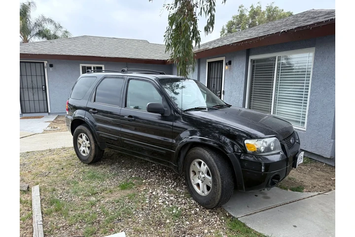 $2800 : 2006 ford escape image 2