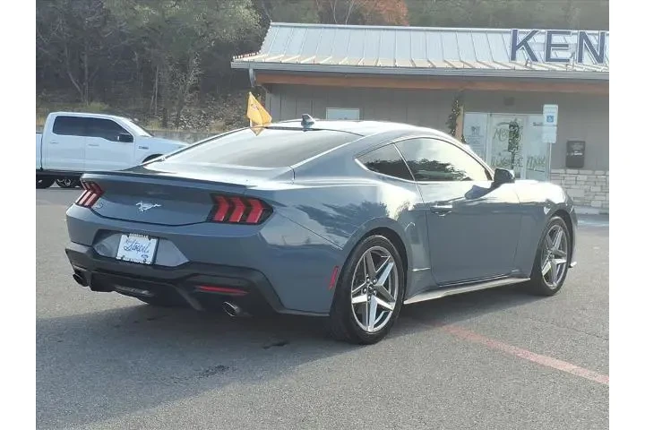 $31579 : Ford Mustang 2024 EcoBoost 2 image 7
