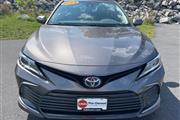 $28498 : PRE-OWNED 2022 TOYOTA CAMRY H thumbnail