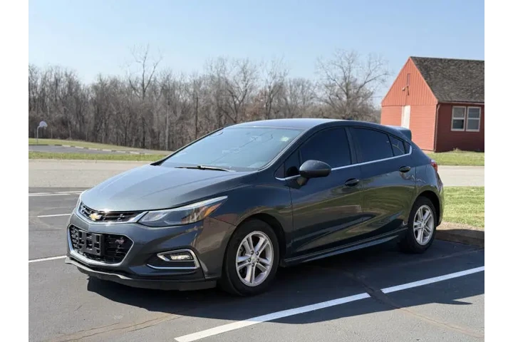 $7999 : 2017 Cruze LT Manual image 2