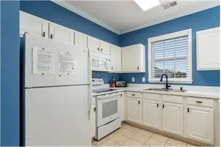 $1800 : Rental property with 2 bedro image 8