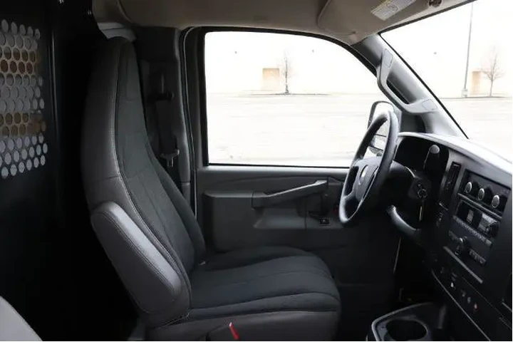 $31950 : Chevrolet Express 2024 2500 image 9