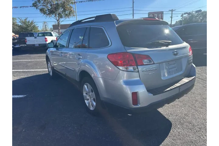 2012 Outback 2.5i Premium image 10