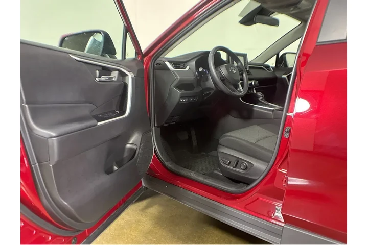 $33489 : Gold Certified2022 RAV4 XLE image 2