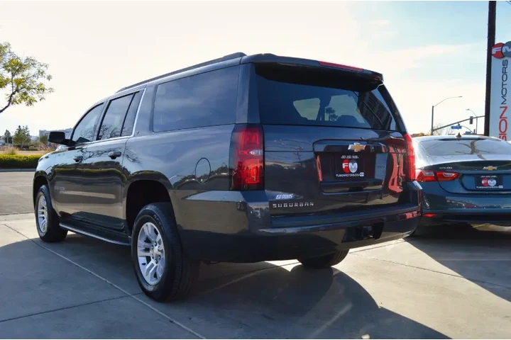 $22995 : Used 2018 Suburban 2WD 4dr 15 image 3