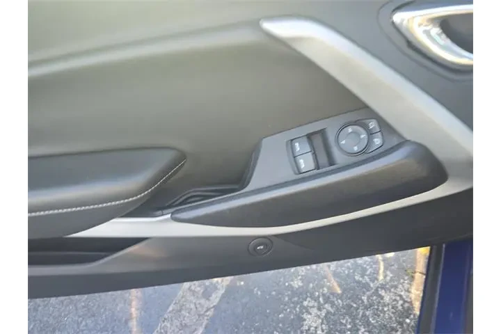 $32990 : Chevrolet Camaro 2019 SS 2dr image 10