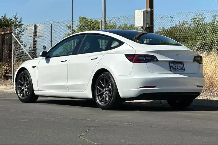 $26500 : Tesla Model 3 2023 4dr Sedan image 6