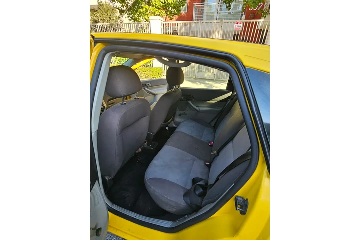 $2000 : Ford Focus 2004 image 7