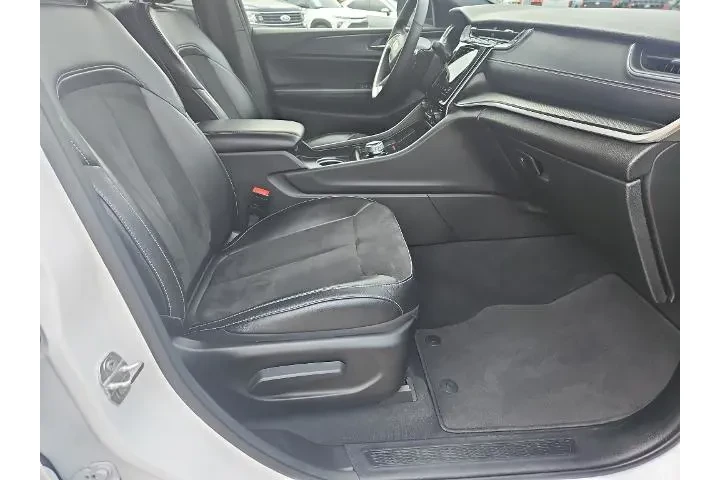 $28400 : Jeep Grand Cherokee 2024 4x4 image 6