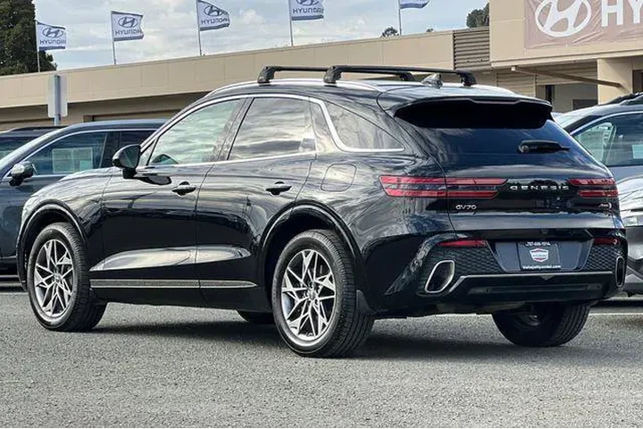 $34290 : Genesis GV70 2024 AWD 2.5T S image 9
