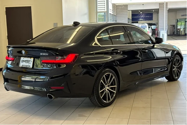 $26897 : BMW 3 Series 2021 AWD 330i x image 4