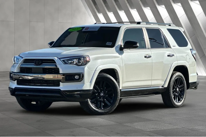 $39900 : Toyota 4Runner 2021 AWD Nigh image 2