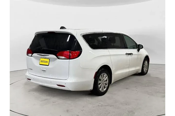 $19971 : Chrysler Voyager 2020 L 4dr image 5